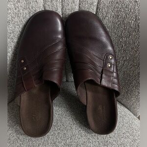 Clarks Women's Brown Leather Flats